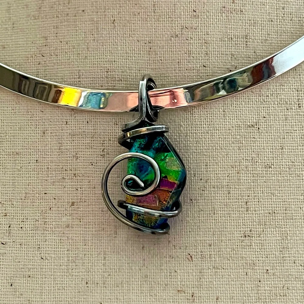 Sterling silver dichroic glass pendant - Picture 1 of 5